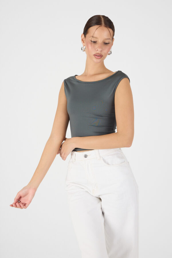 kadın kayık yaka body kolsuz model